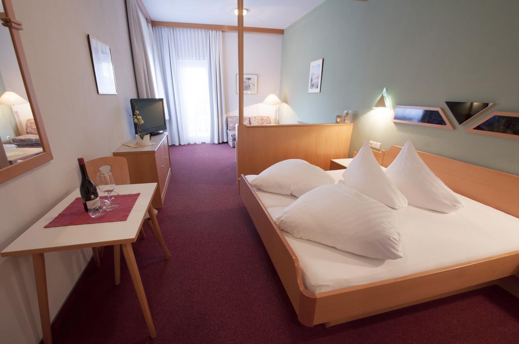 Hotel Alpenfriede Jerzens Exterior photo