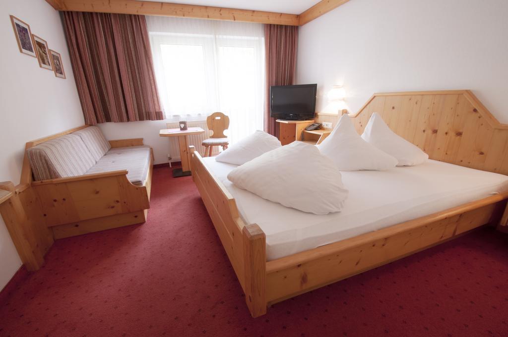 Hotel Alpenfriede Jerzens Exterior photo